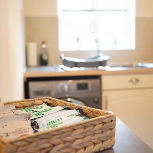 https://large-2-bed-sleeps-6-free-superfast-wifi-and-free-parking.cardiffhotelswales.com